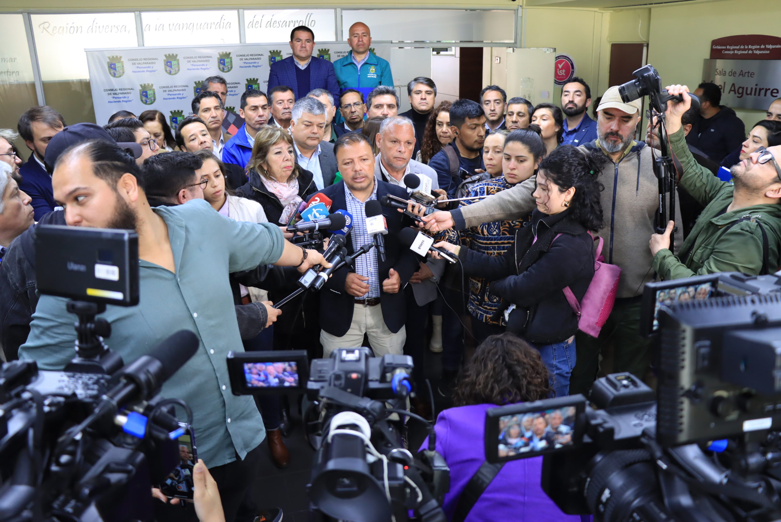 Gobernador Mundaca y alcaldes emplazan al gobierno a considerar un